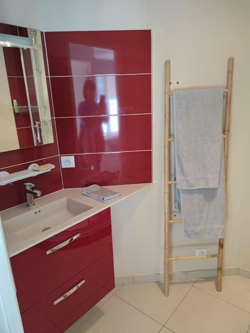 Charmant 2 Pieces A Aubenas 2Etoiles Apartment Exterior photo